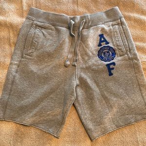 Abercrombie men’s fleece shorts L